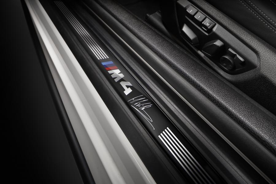 Логотип BMW M4 Coupe DTM Champion Edition 2014 года  (фото 6 из 8)